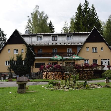 Penzion Gaudeamus Milovy Exterior foto
