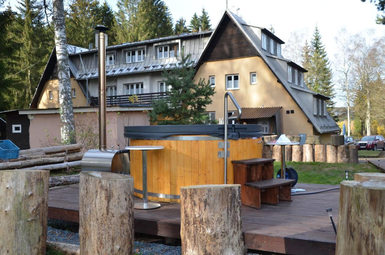 Penzion Gaudeamus Milovy Exterior foto