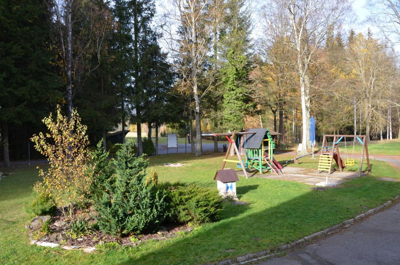 Penzion Gaudeamus Milovy Exterior foto