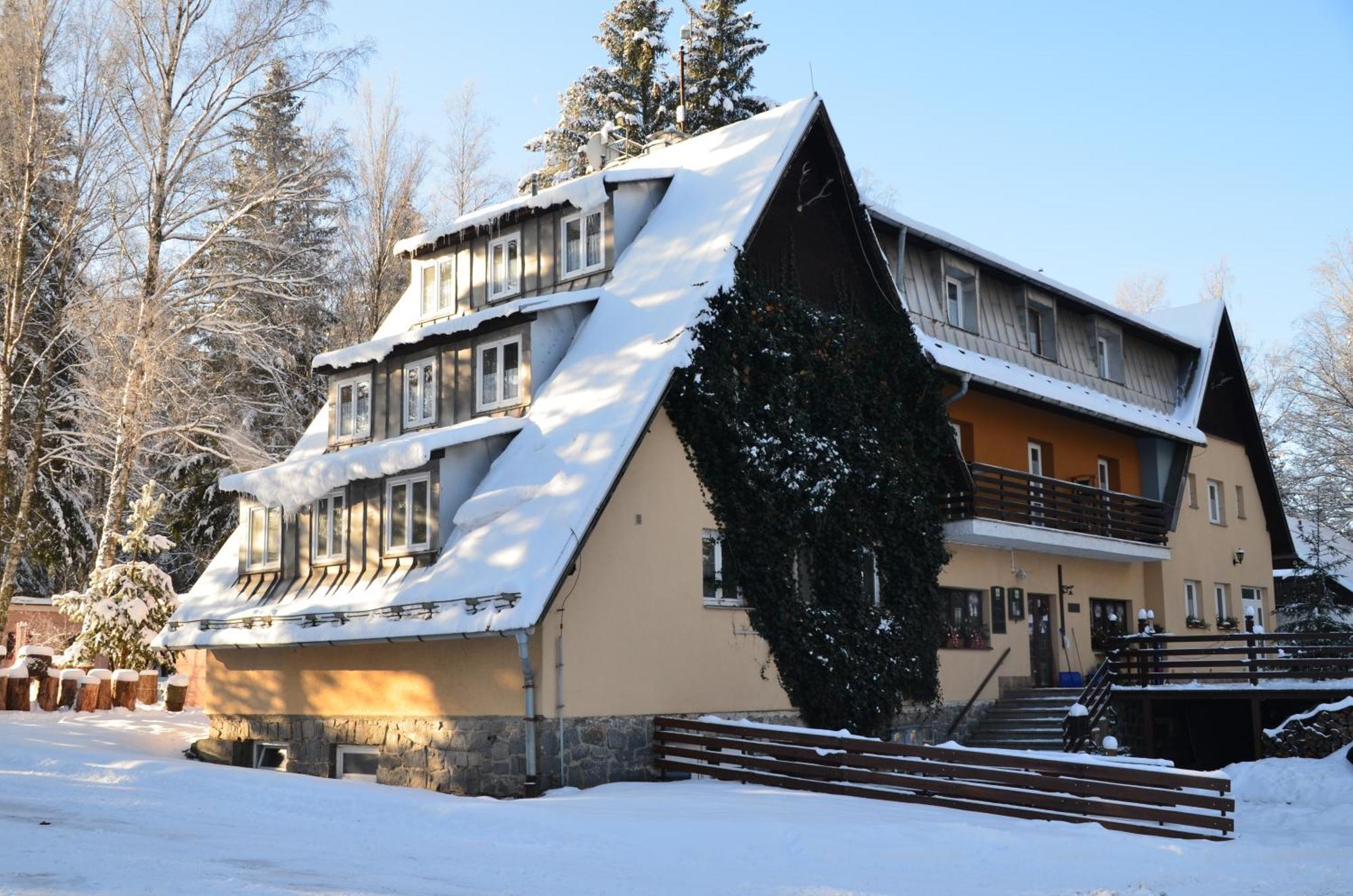 Penzion Gaudeamus Milovy Exterior foto