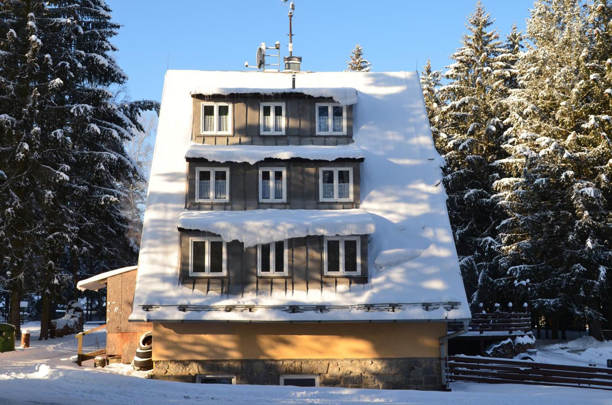 Penzion Gaudeamus Milovy Exterior foto