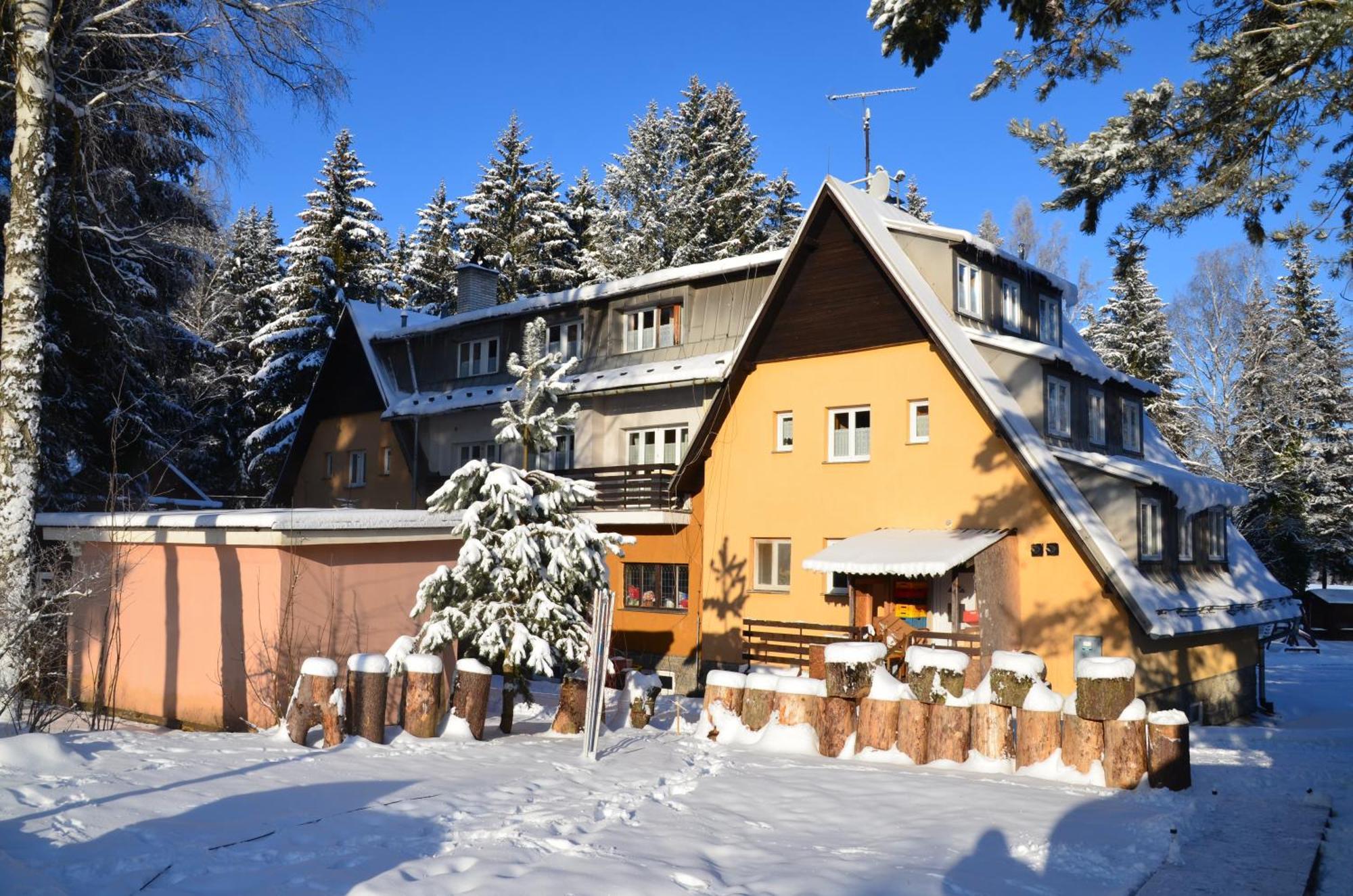 Penzion Gaudeamus Milovy Exterior foto