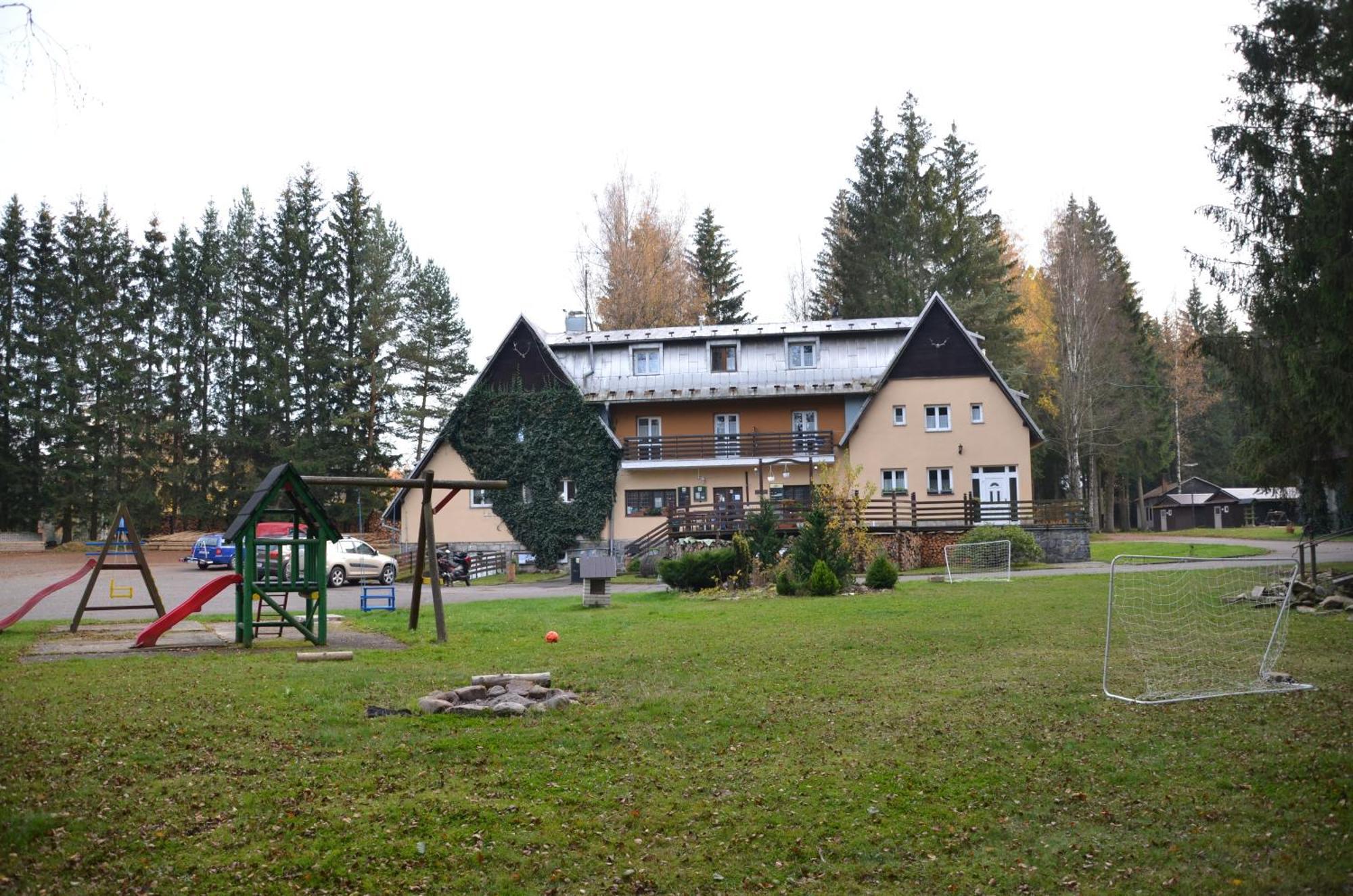 Penzion Gaudeamus Milovy Exterior foto