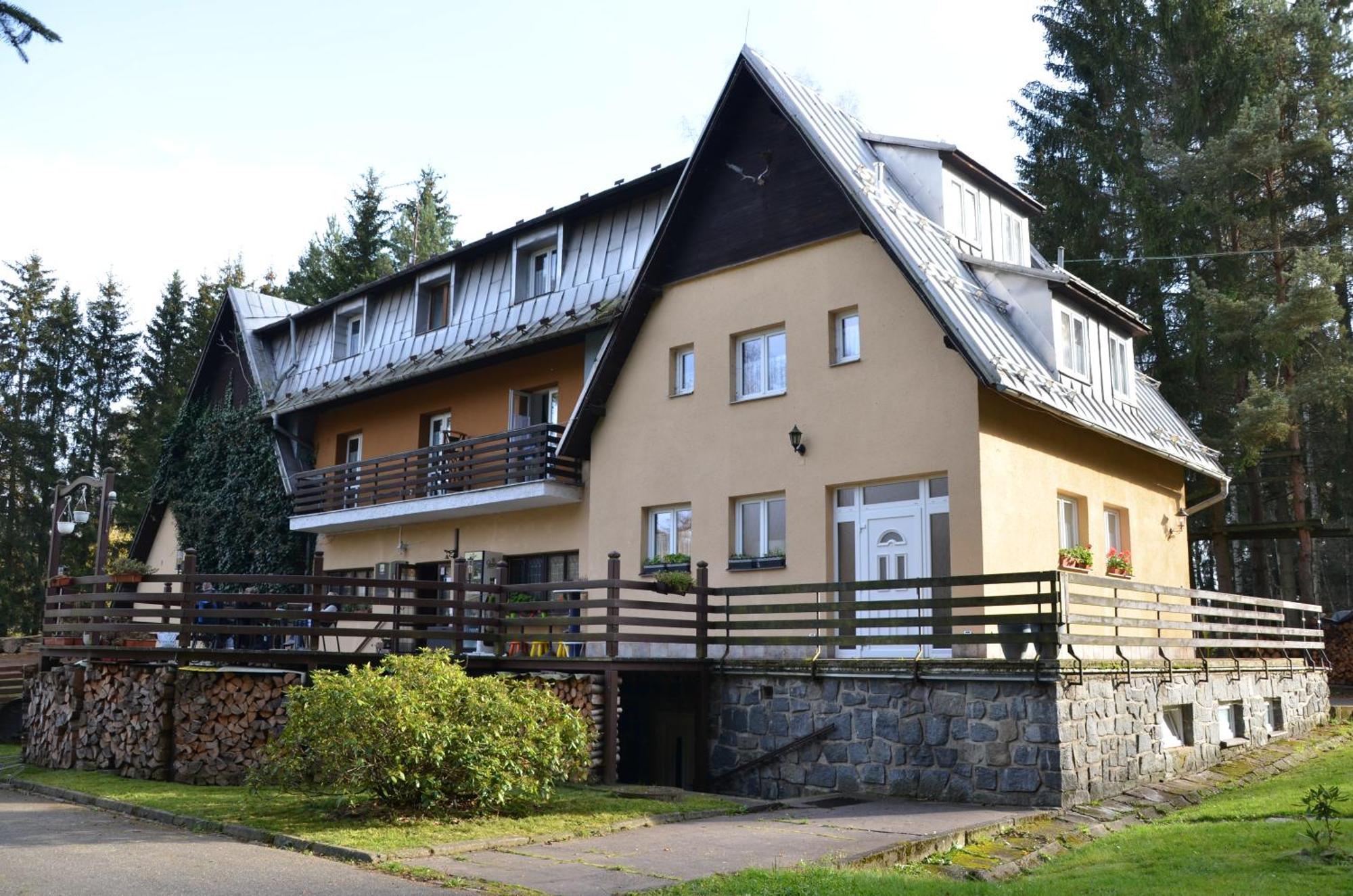 Penzion Gaudeamus Milovy Exterior foto