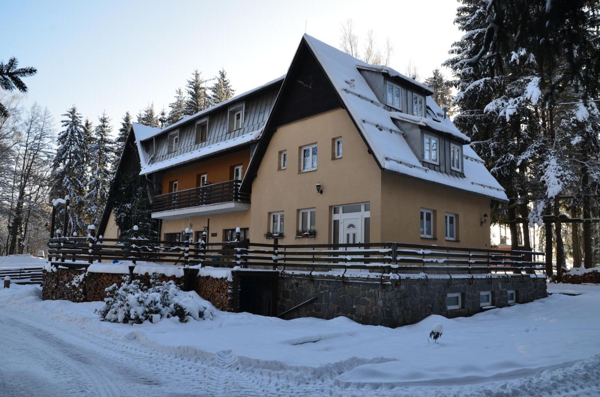 Penzion Gaudeamus Milovy Exterior foto